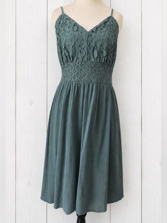 Maurices Dresses & Skirts - Maurices Green Lace Bodice Spaghetti Strap Dress Size M